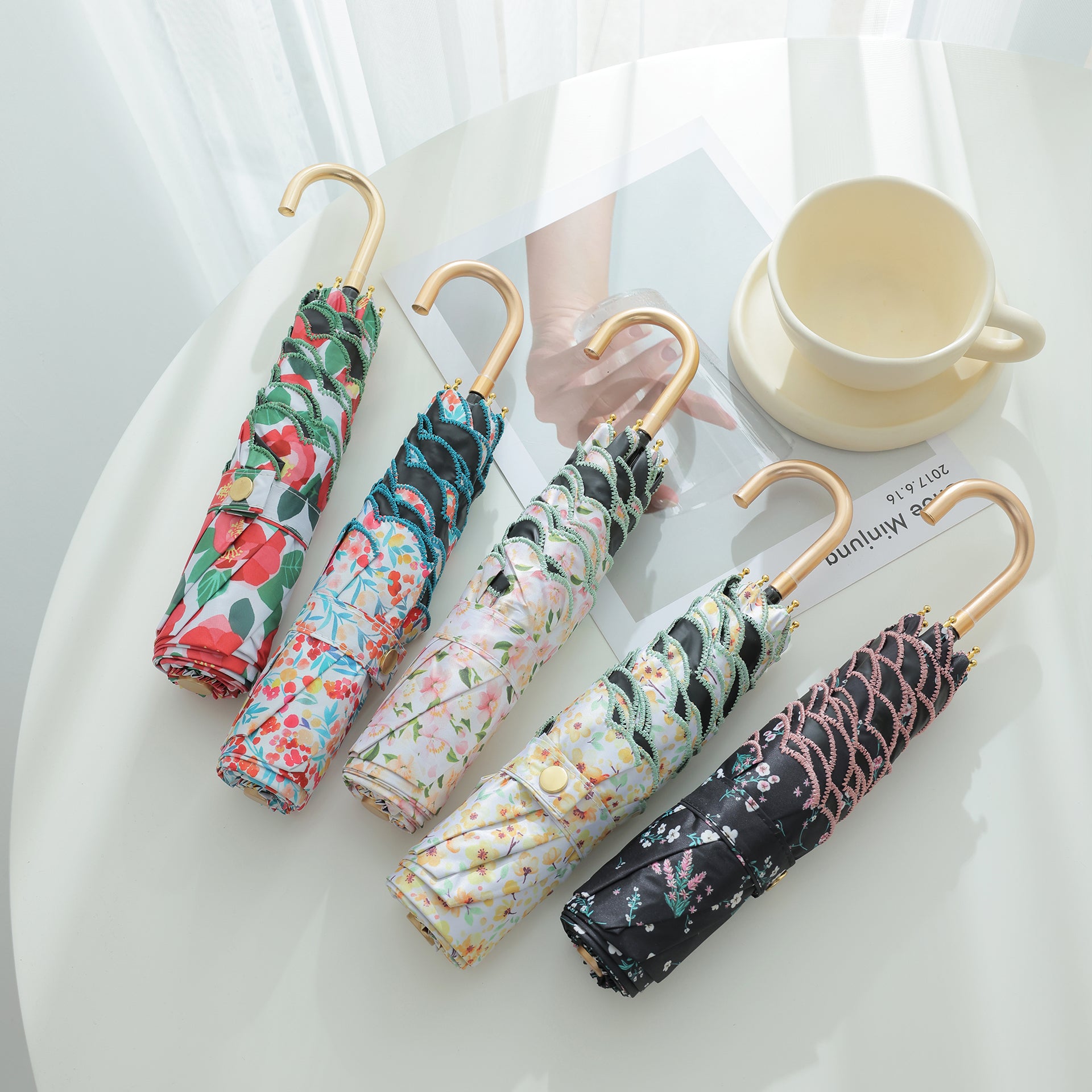 日傘 折りたたみ 刺繍 花柄の曲がりハンドル三つ折り日傘