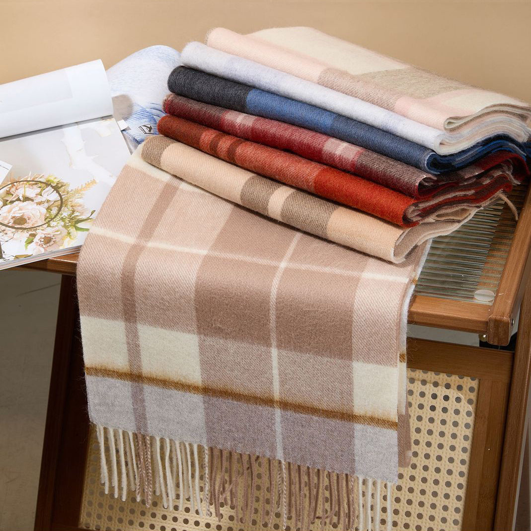 秋冬に暖かい100%ピュアウールのチェック柄マフラー・ネックウォーマー