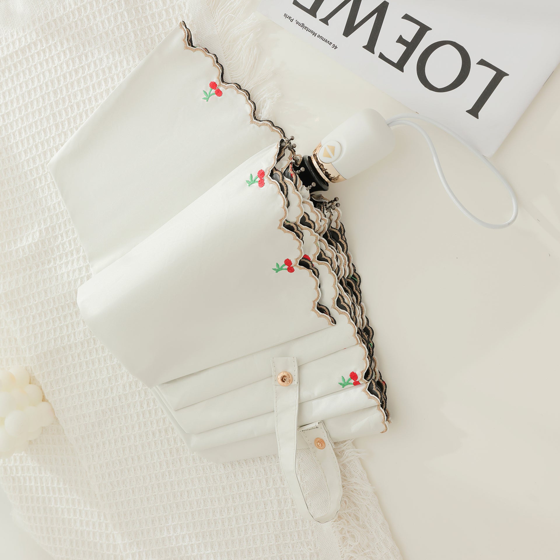 さくらんぼ刺繍の日傘、自動開閉の完全遮光日傘 | Kumokasa