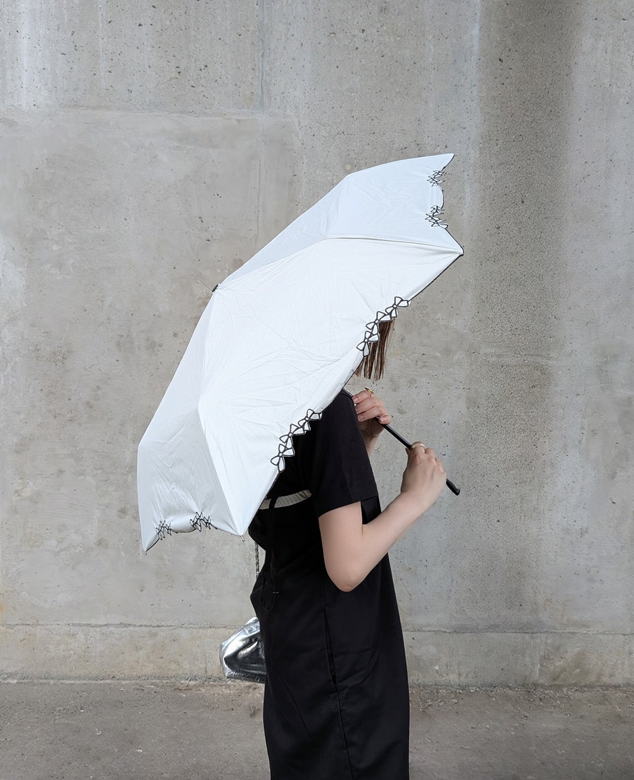 なお　MUTA 日雨兼用傘（日傘、雨傘） ブラック/ホワイト MUTA 日雨兼用傘（日傘、雨傘） ブラック/ホワイト MUTA 日雨