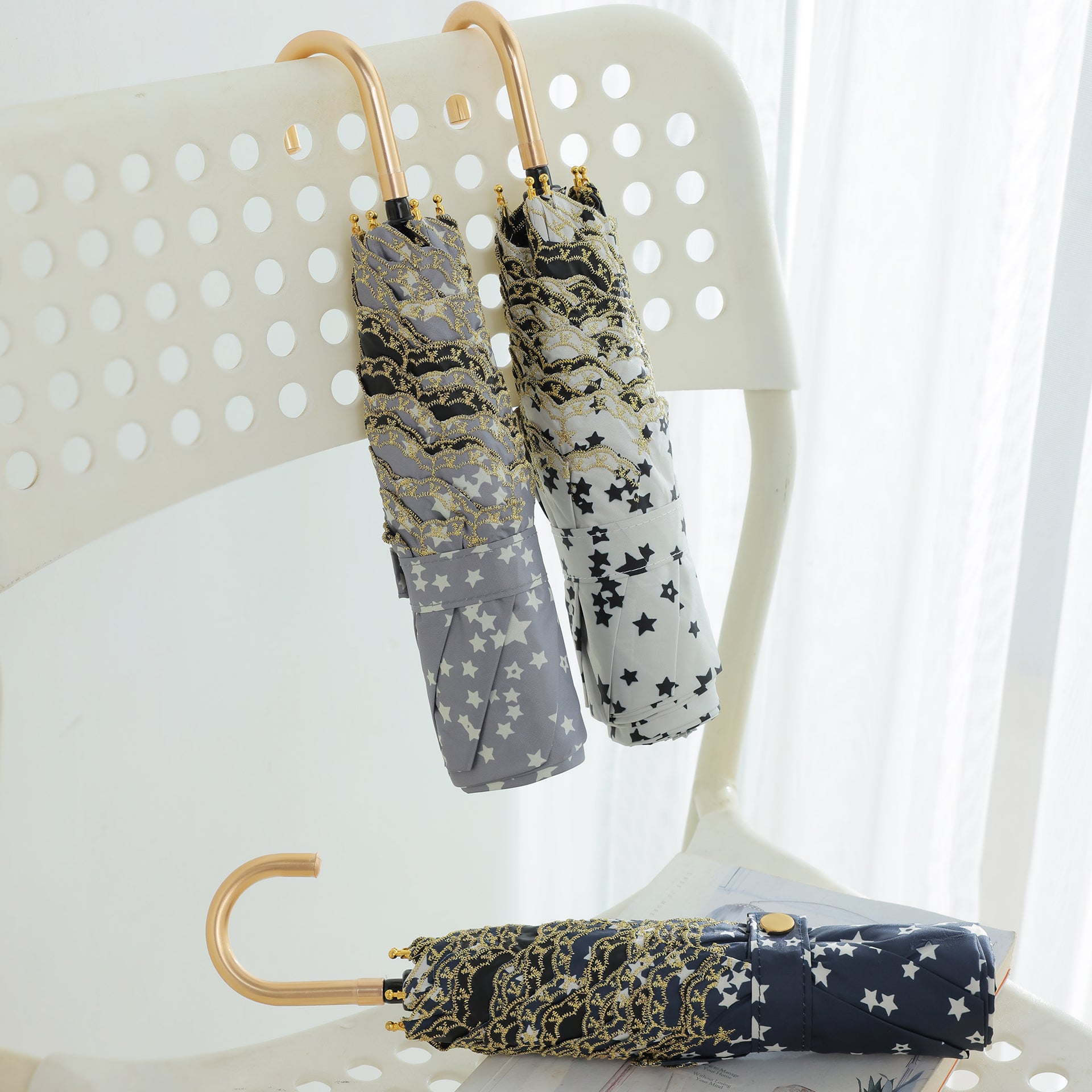 ゴールドフック付き三つ折り刺繍折りたたみ日傘 ― 最強の日傘