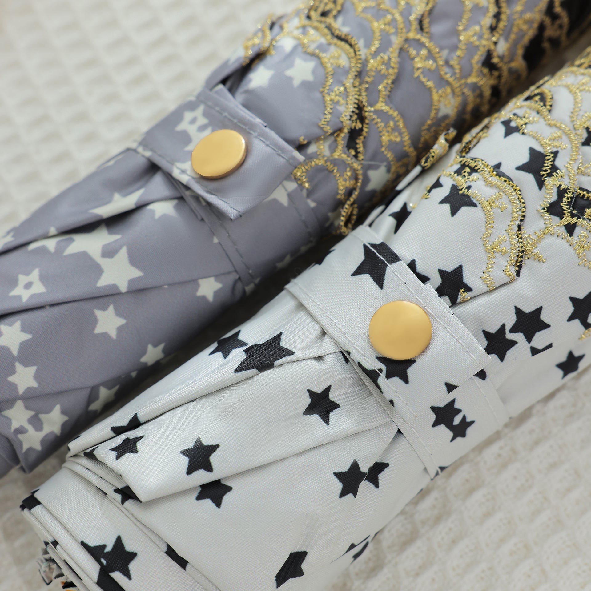 ゴールドフック付き三つ折り刺繍折りたたみ日傘 ― 最強の日傘