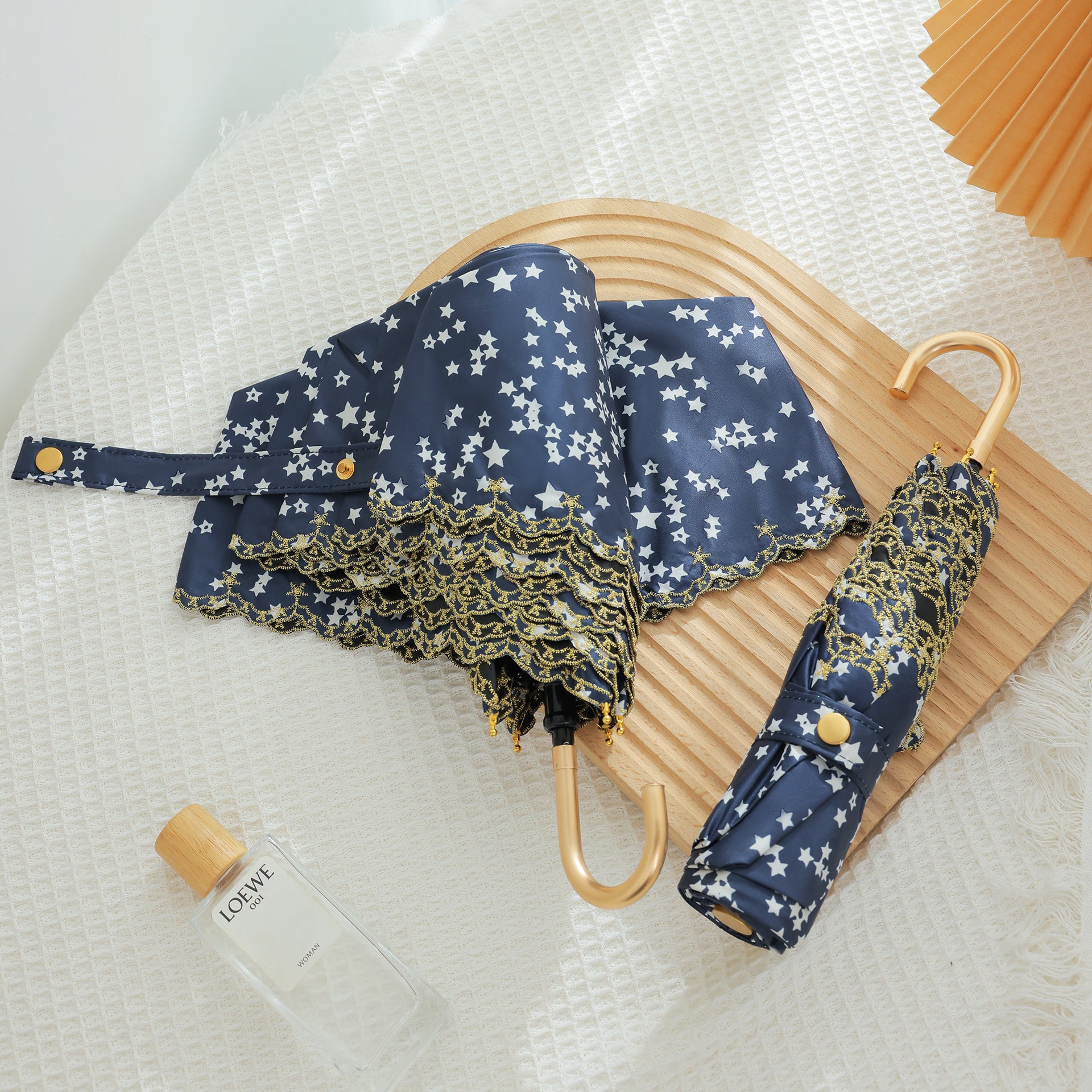 ゴールドフック付き三つ折り刺繍折りたたみ日傘 ― 最強の日傘
