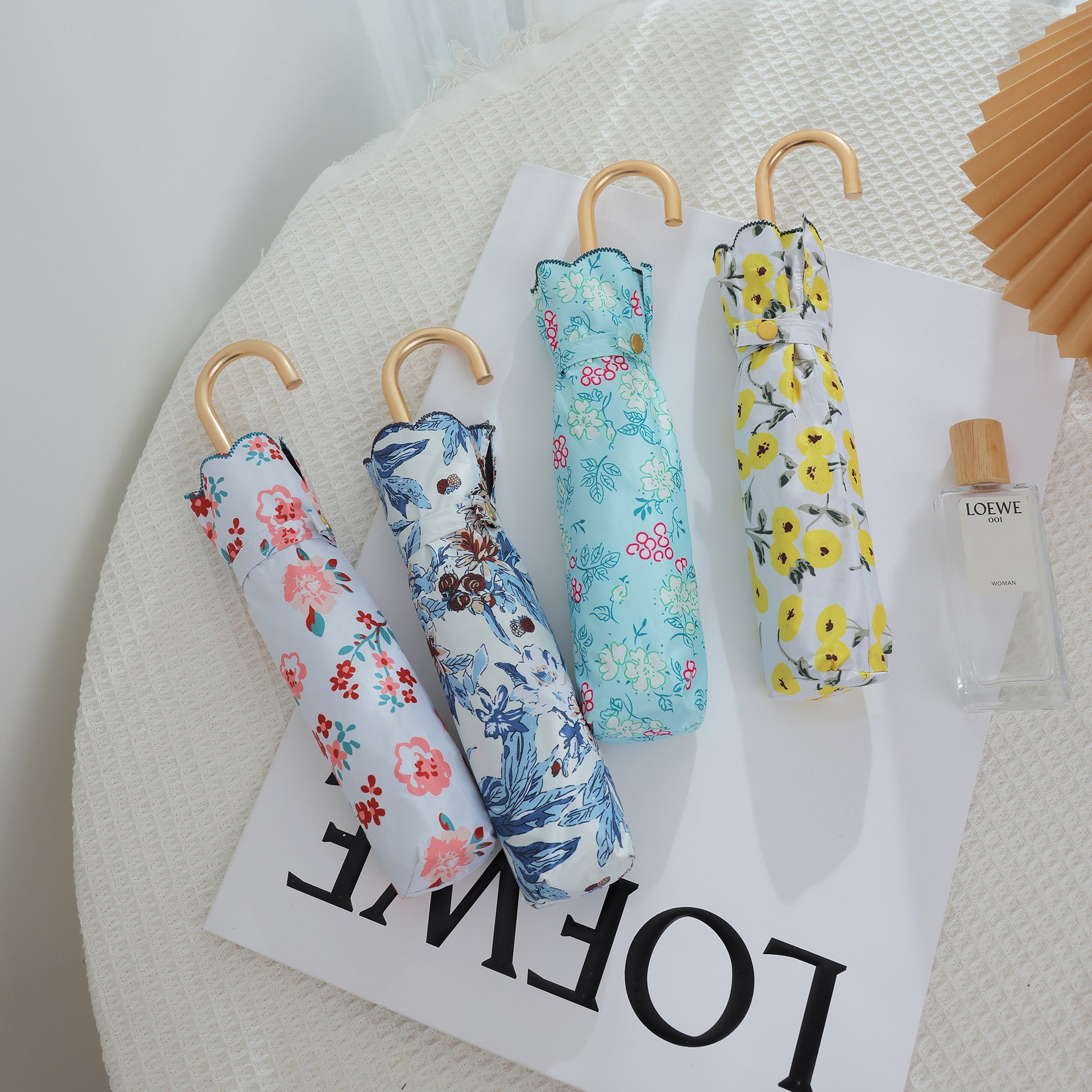ゴールドフック付き三つ折り刺繍折りたたみ日傘 ― 最強の日傘