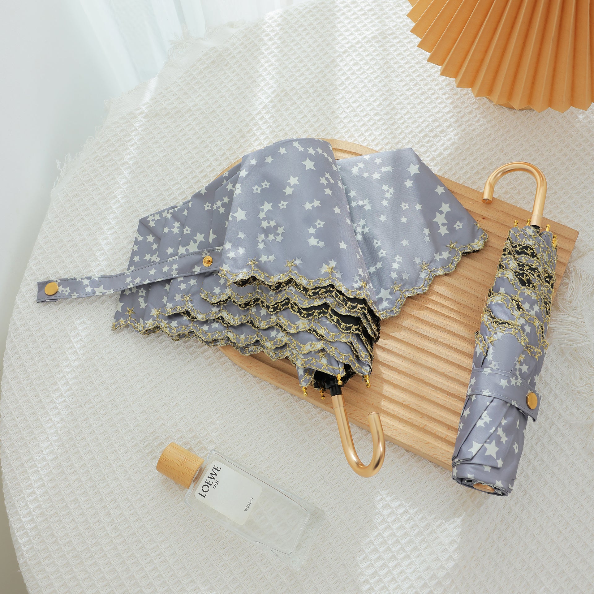 ゴールドフック付き三つ折り刺繍折りたたみ日傘 ― 最強の日傘