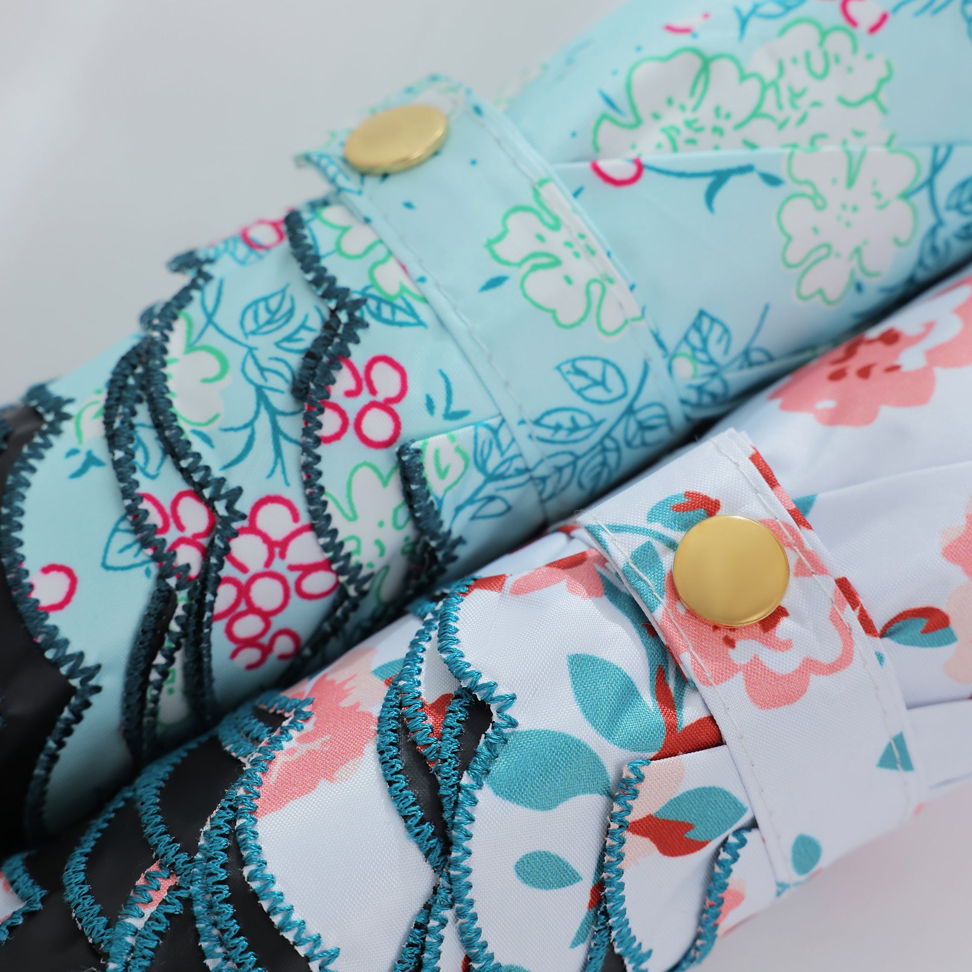 ゴールドフック付き三つ折り刺繍折りたたみ日傘 ― 最強の日傘