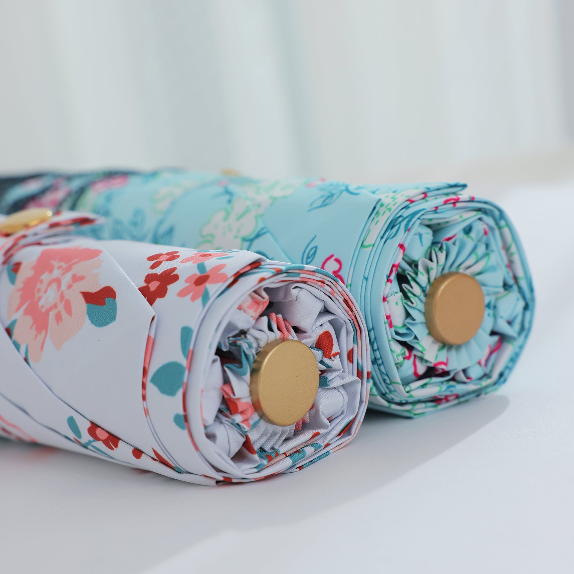 ゴールドフック付き三つ折り刺繍折りたたみ日傘 ― 最強の日傘