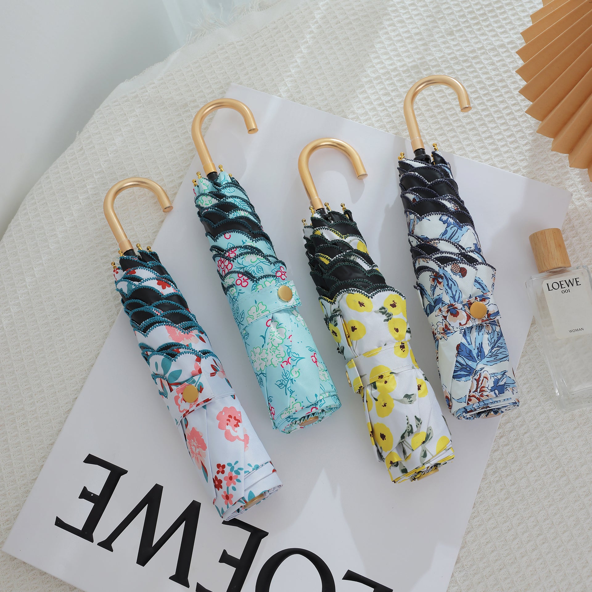 ゴールドフック付き三つ折り刺繍折りたたみ日傘 ― 最強の日傘
